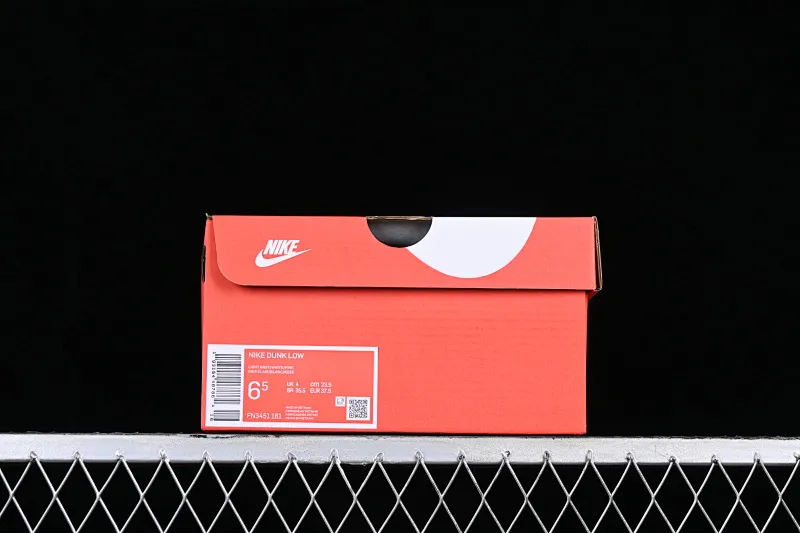 All Categories Nk SB Dunk Series Nk SB Dunk Low Low-top sneakers Cost-effective version Nk SB Dunk Low "520" Valentine's Day limited SB low-top sports and leisure sneakers FN3451-161